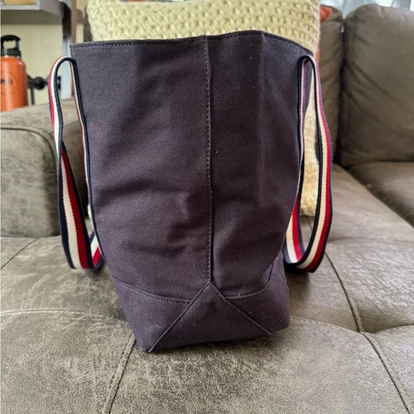 Tommy Hilfiger Black Tote and Wallet Set with Red and White Straps - Picture 5 of 12